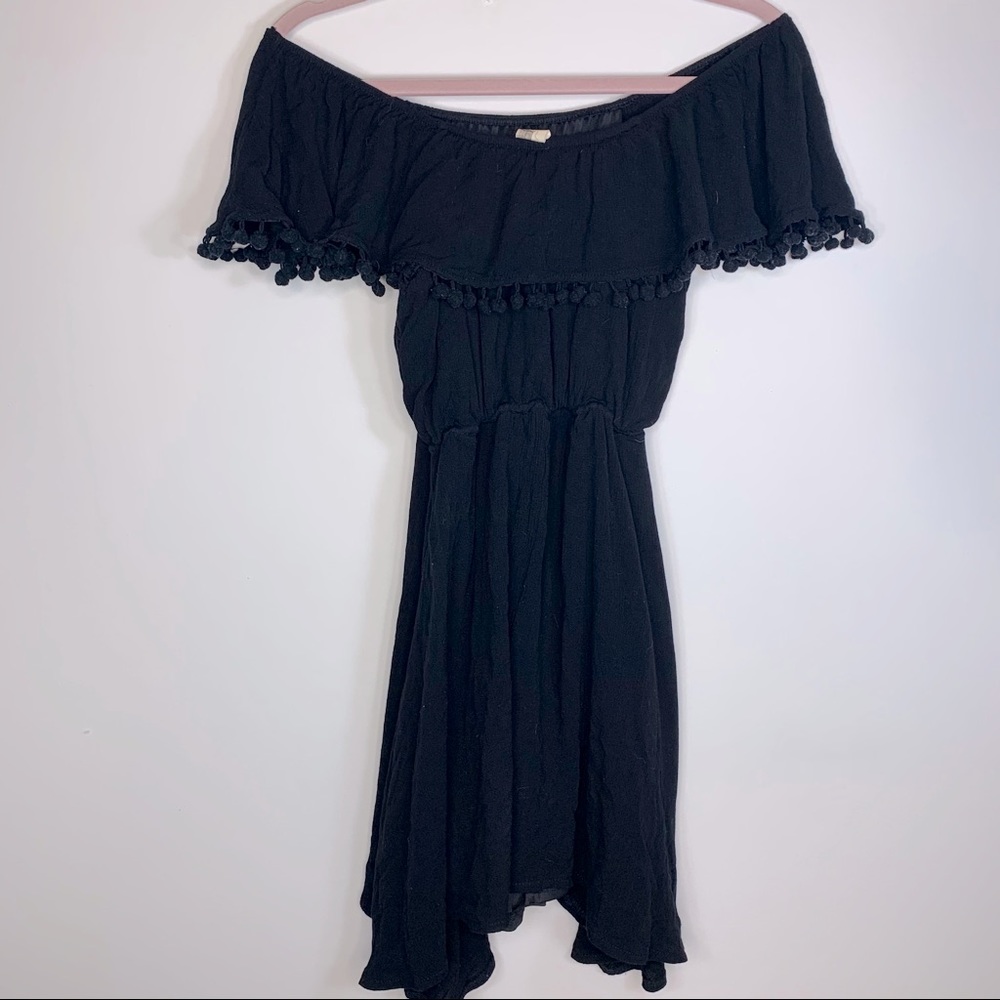 Francescas off shoulders ruffle black mini dress medium